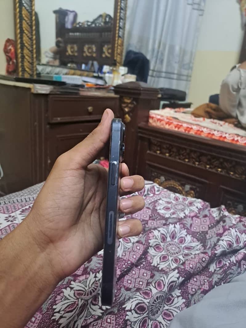 Apple iPhone 14 3