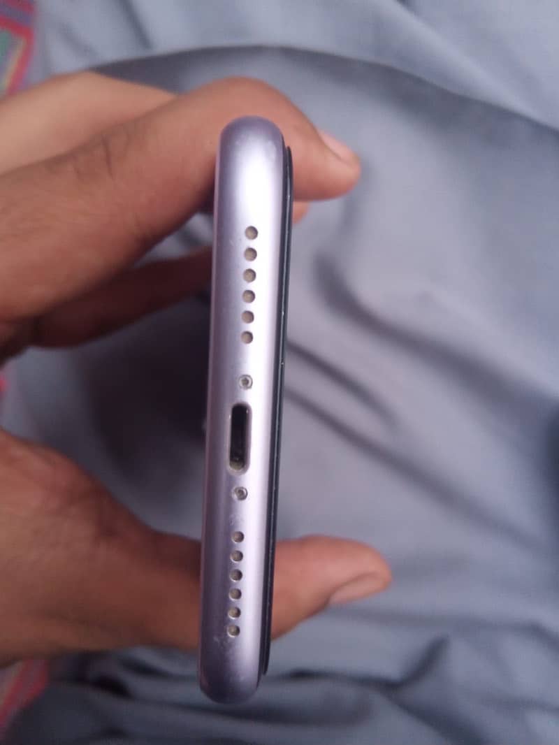 Apple iPhone 11 3
