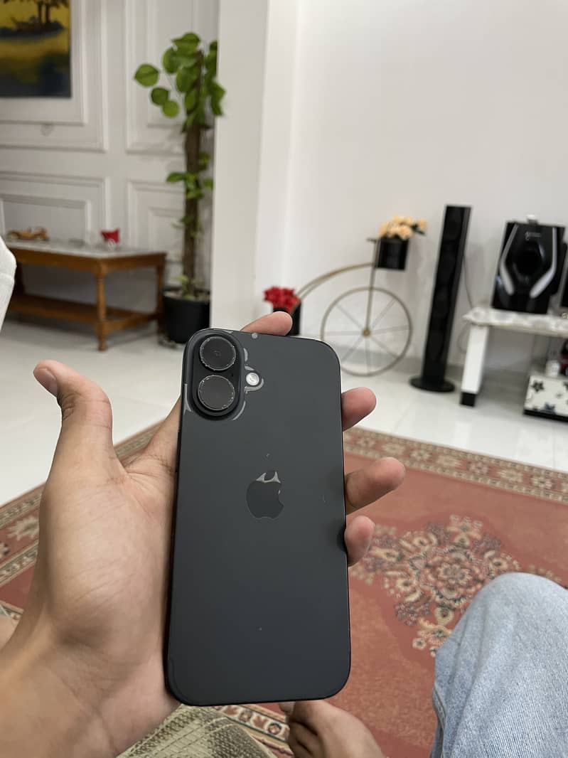 Apple iPhone 16 0