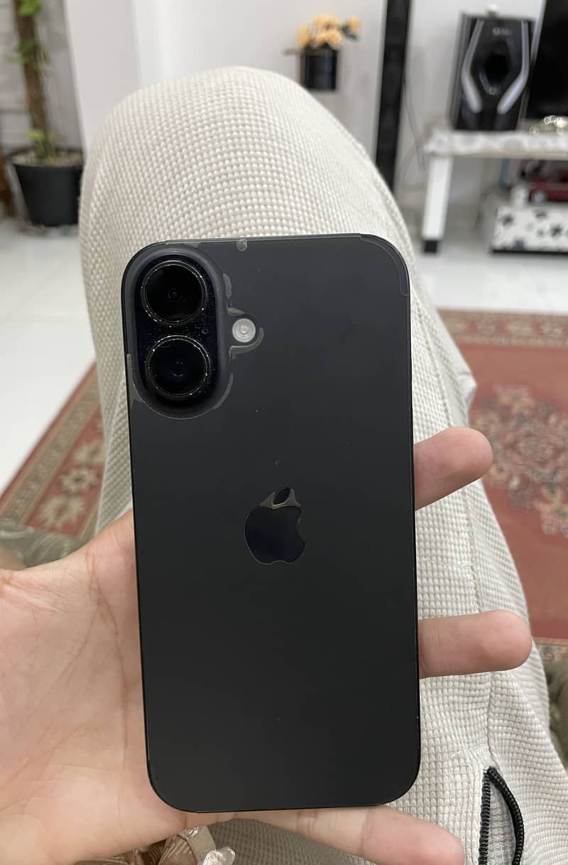 Apple iPhone 16 2