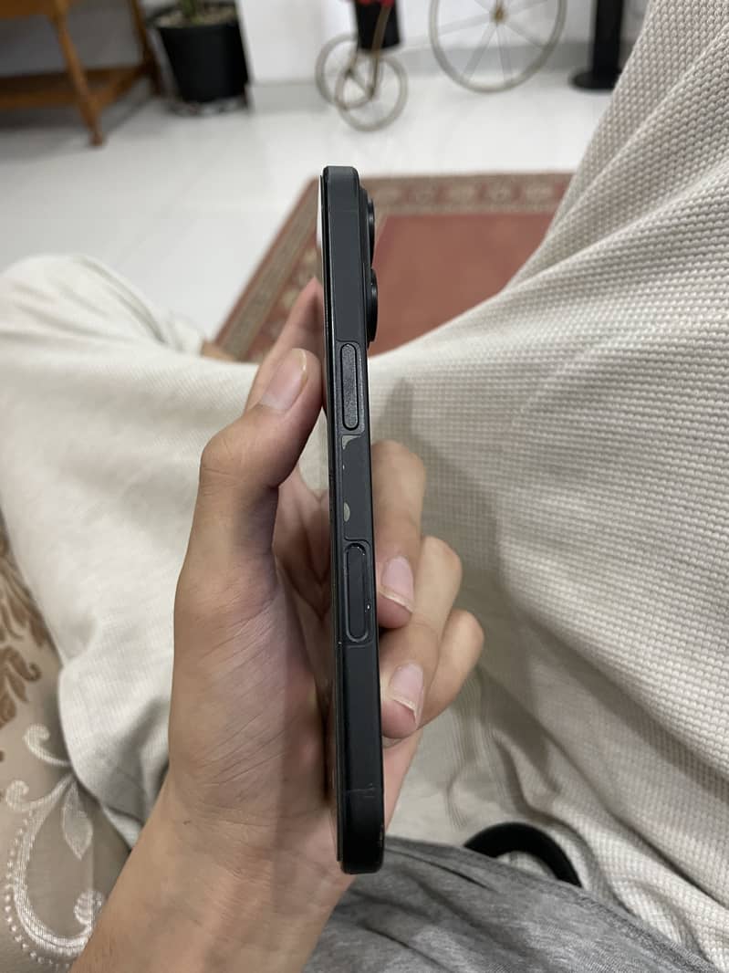 Apple iPhone 16 5