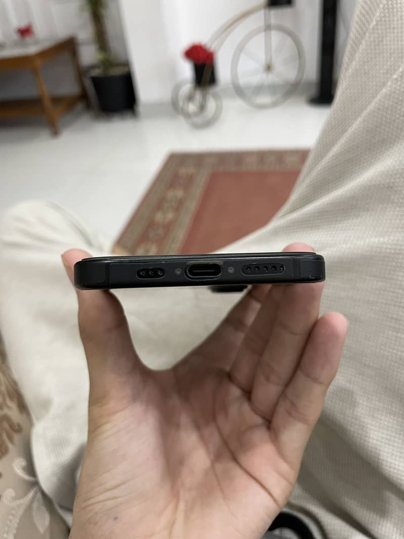 Apple iPhone 16 6