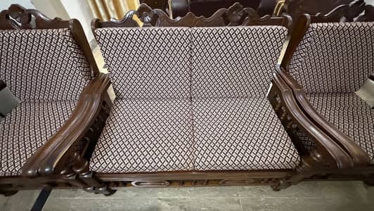 Used wooden Sofa Set 2+2+1+1 – Gaddi Foam & Covers Included