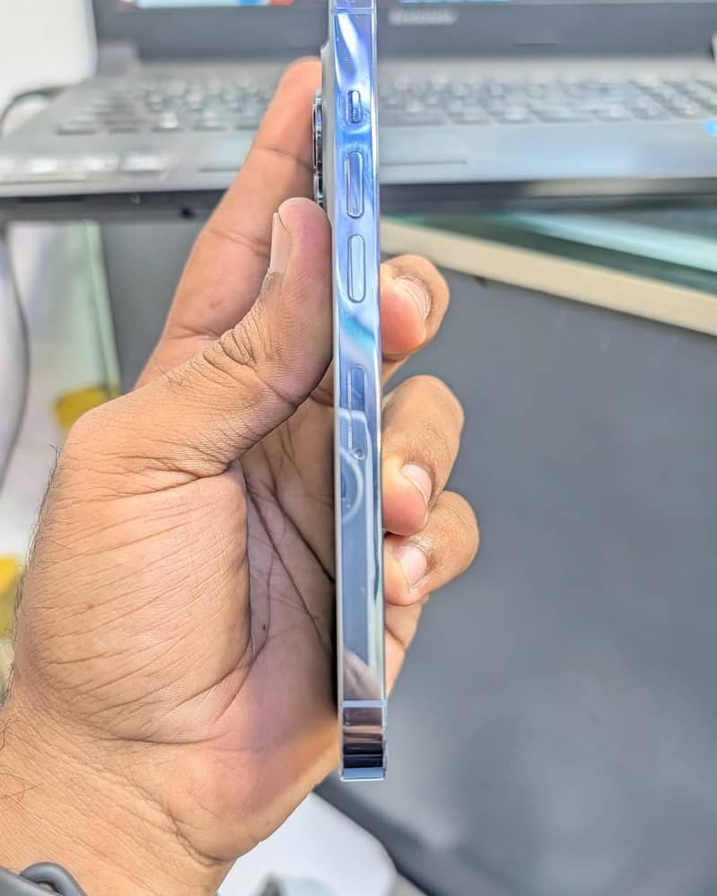 Apple iPhone 13 Pro 2