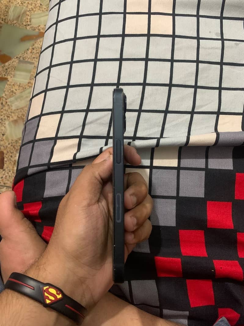 Apple iPhone 13 1