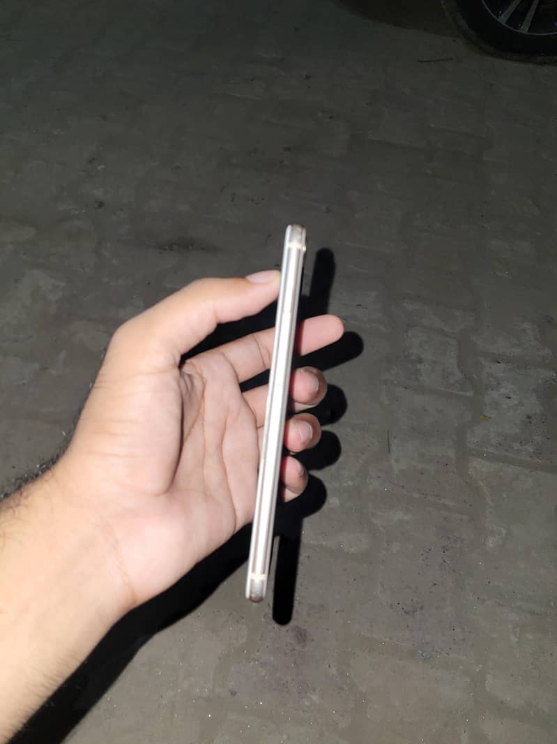 Apple iPhone 8 Plus 4