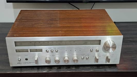 AKAI Stereo Amplifire AA-1050