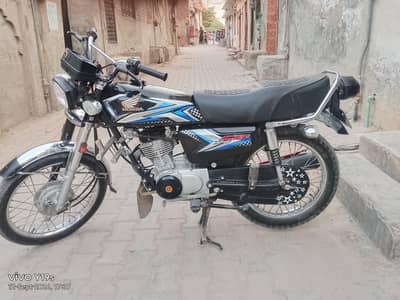 Honda 125  2025 model June ma nikla Black colr All original 10/10 Cond
