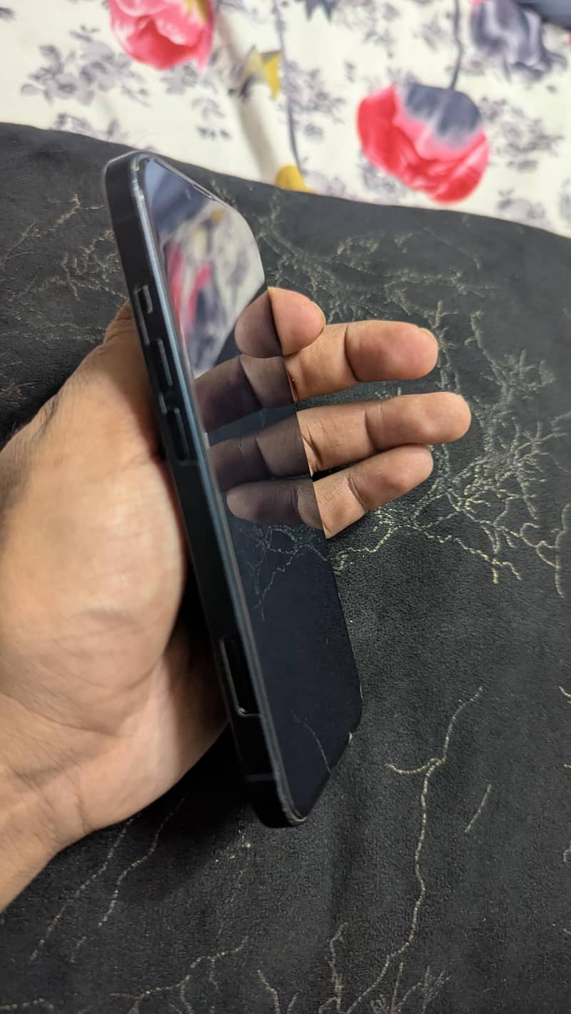 Apple iPhone 13 2