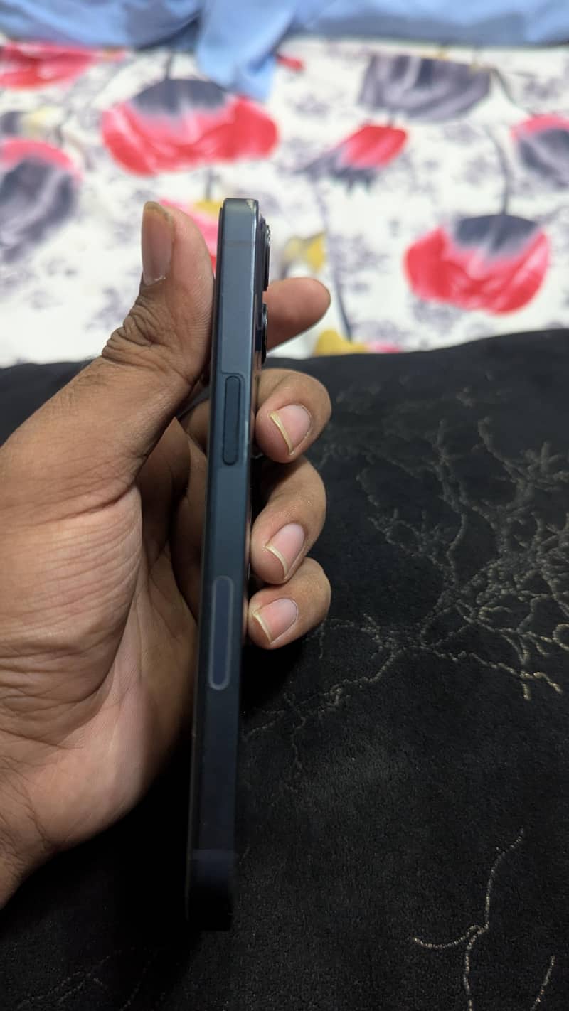 Apple iPhone 13 4