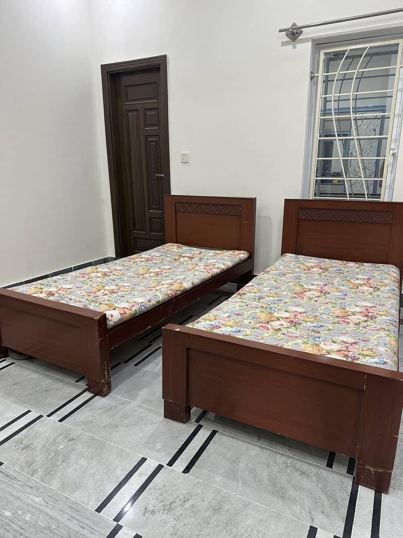 2 Single Beds 0