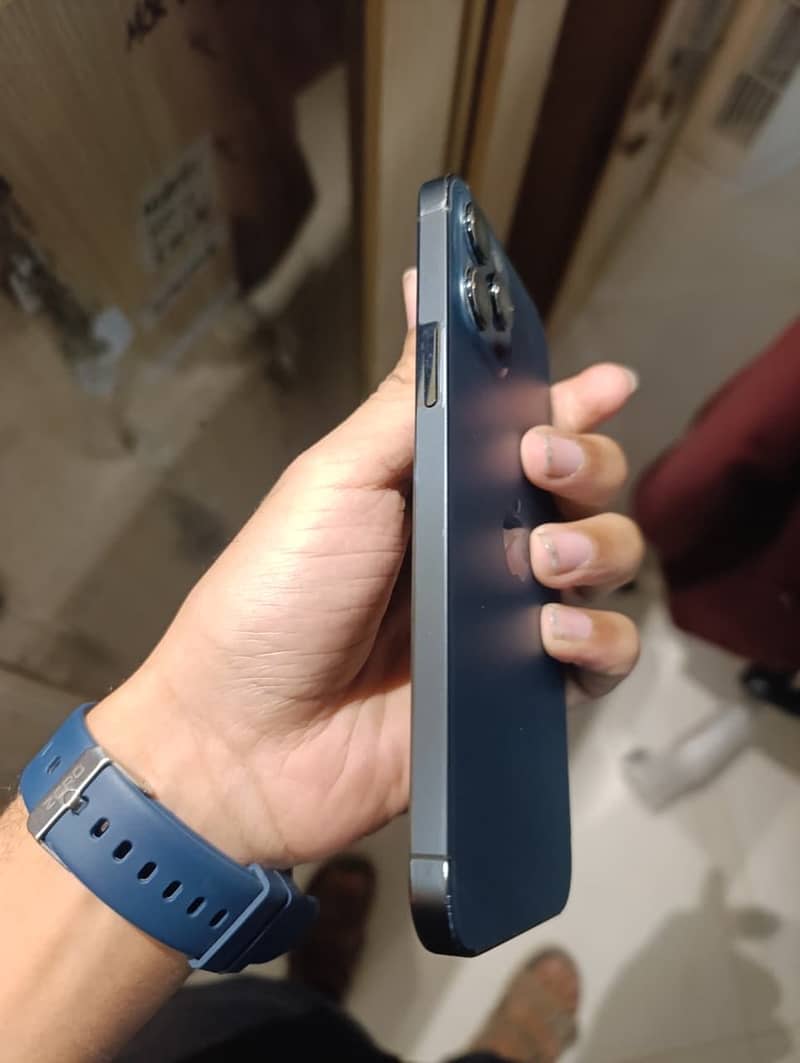 Apple iPhone 12 Pro Max 4