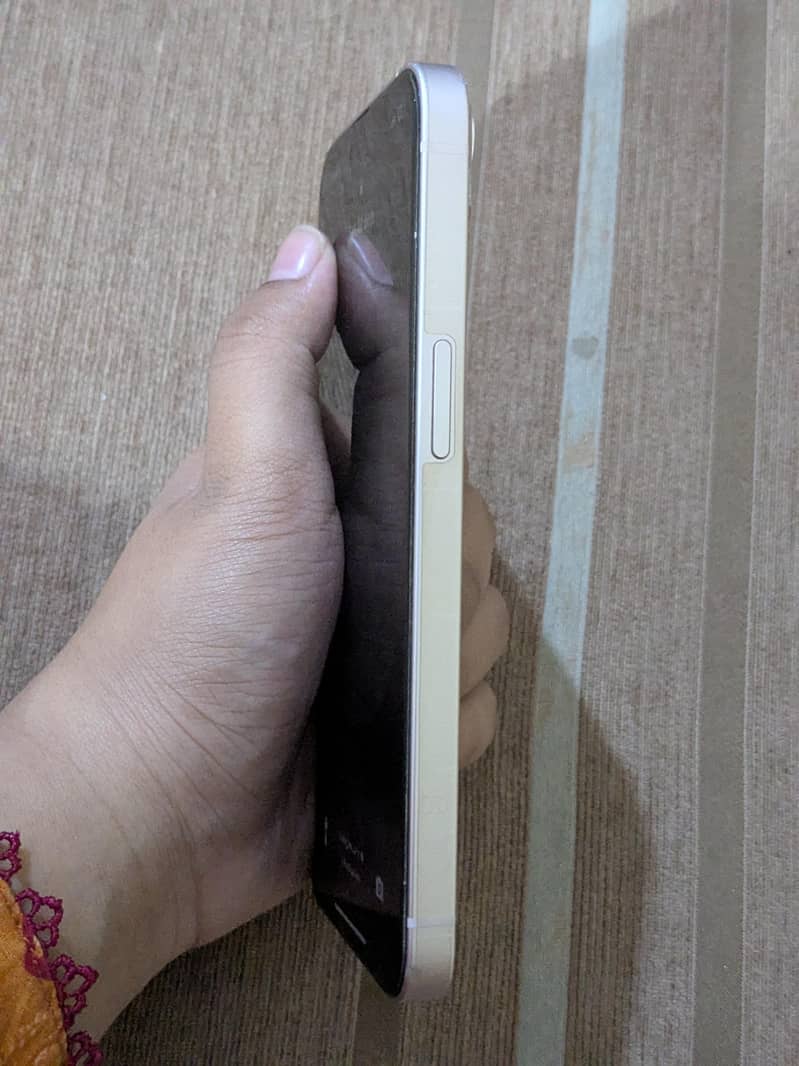 Apple iPhone 13 2