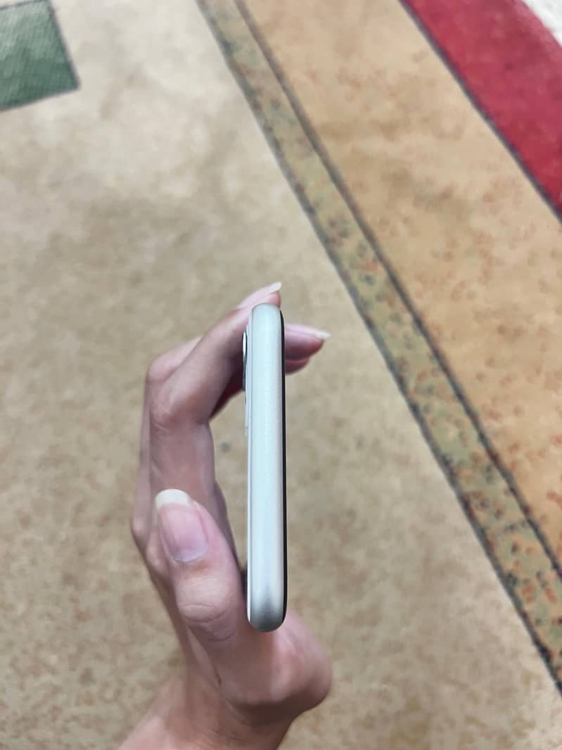 Apple iPhone 11 4