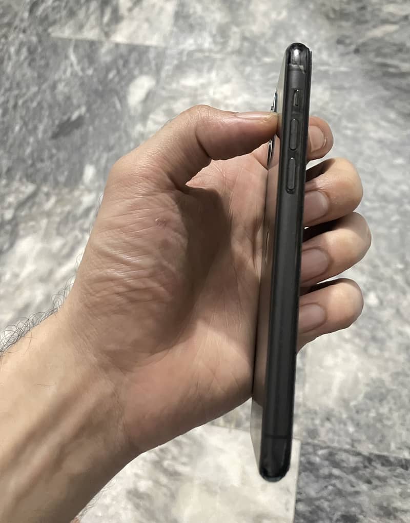 Apple iPhone 11 Pro 2