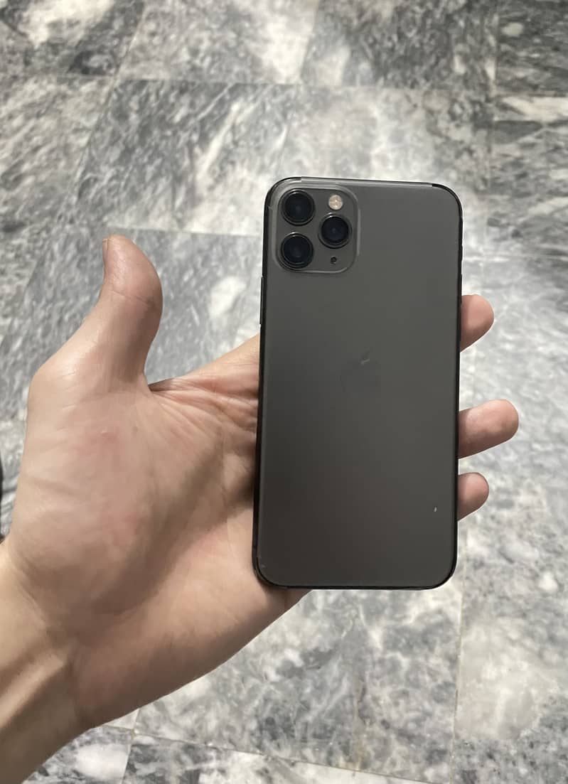 Apple iPhone 11 Pro 4