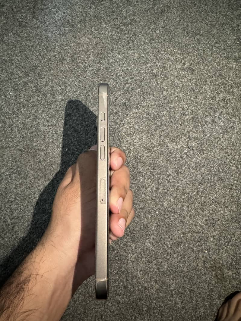 Apple iPhone 16 Pro Max 0