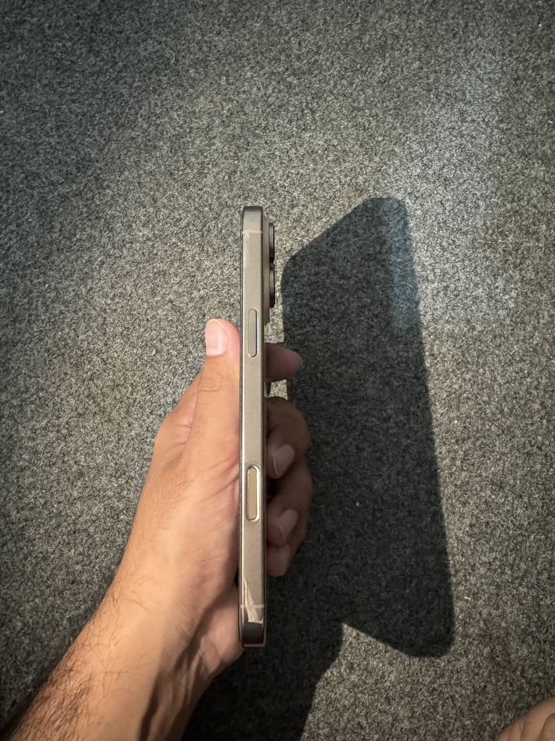 Apple iPhone 16 Pro Max 2