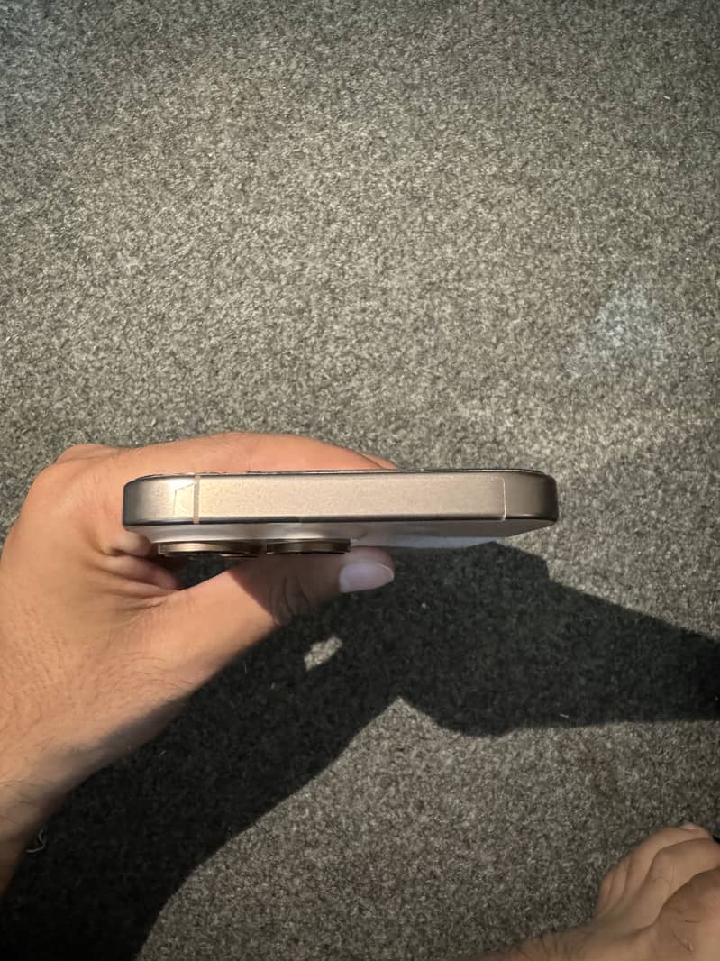 Apple iPhone 16 Pro Max 4