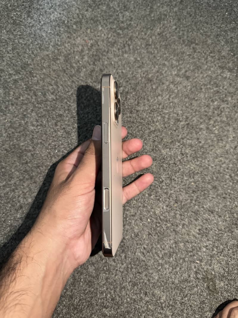 Apple iPhone 16 Pro Max 7