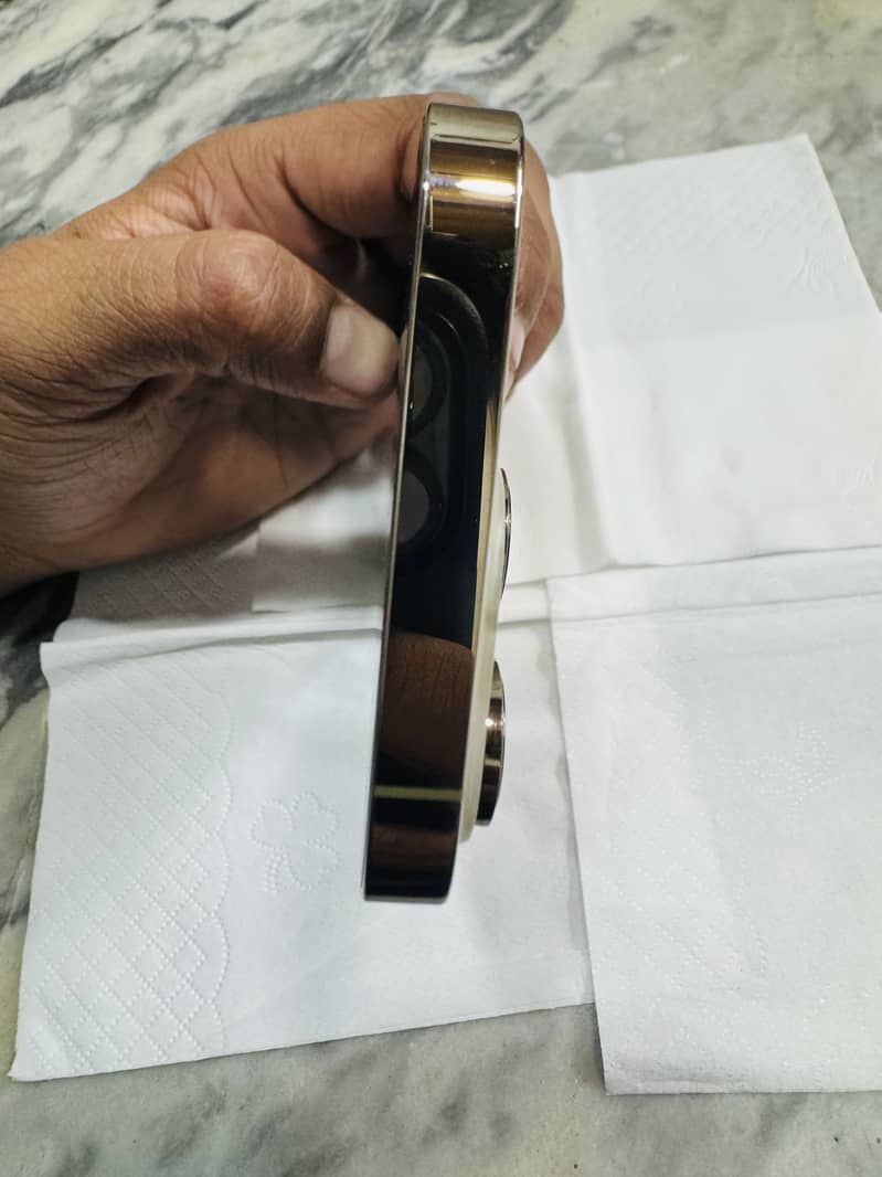 Apple iPhone 14 Pro 2