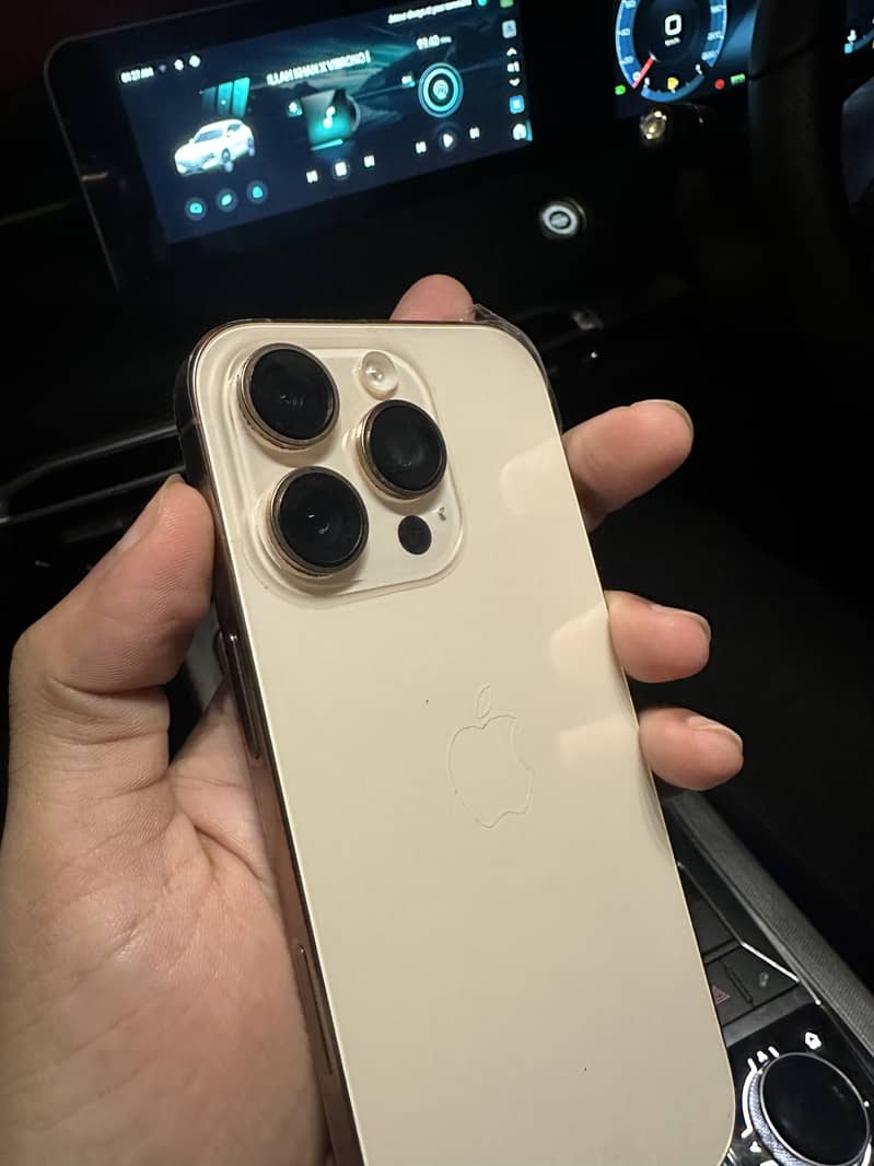 Apple iPhone 16 Pro 0