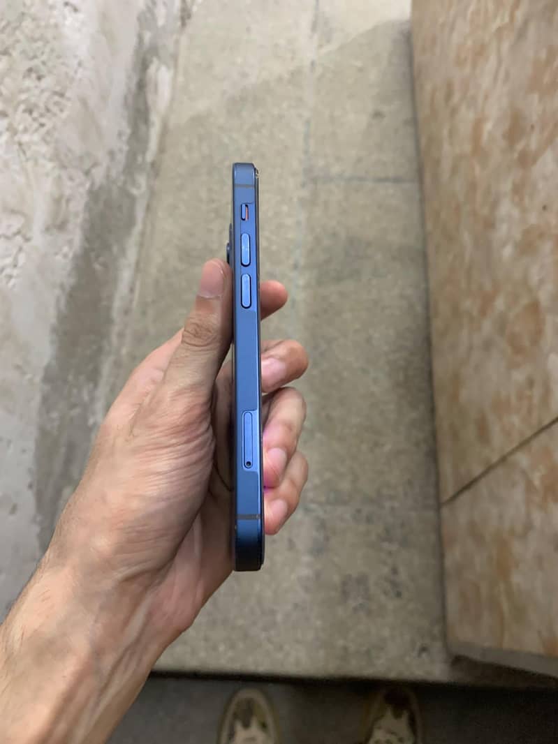 Apple iPhone 12 mini 4