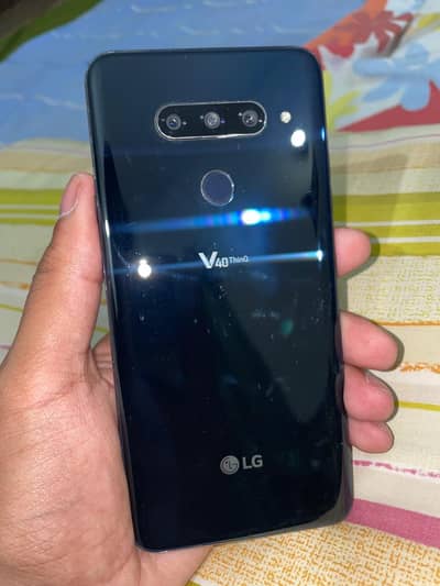 LG V40 ThinQ