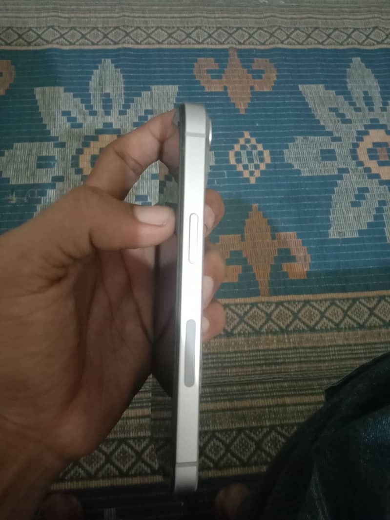 Apple iPhone 14 3
