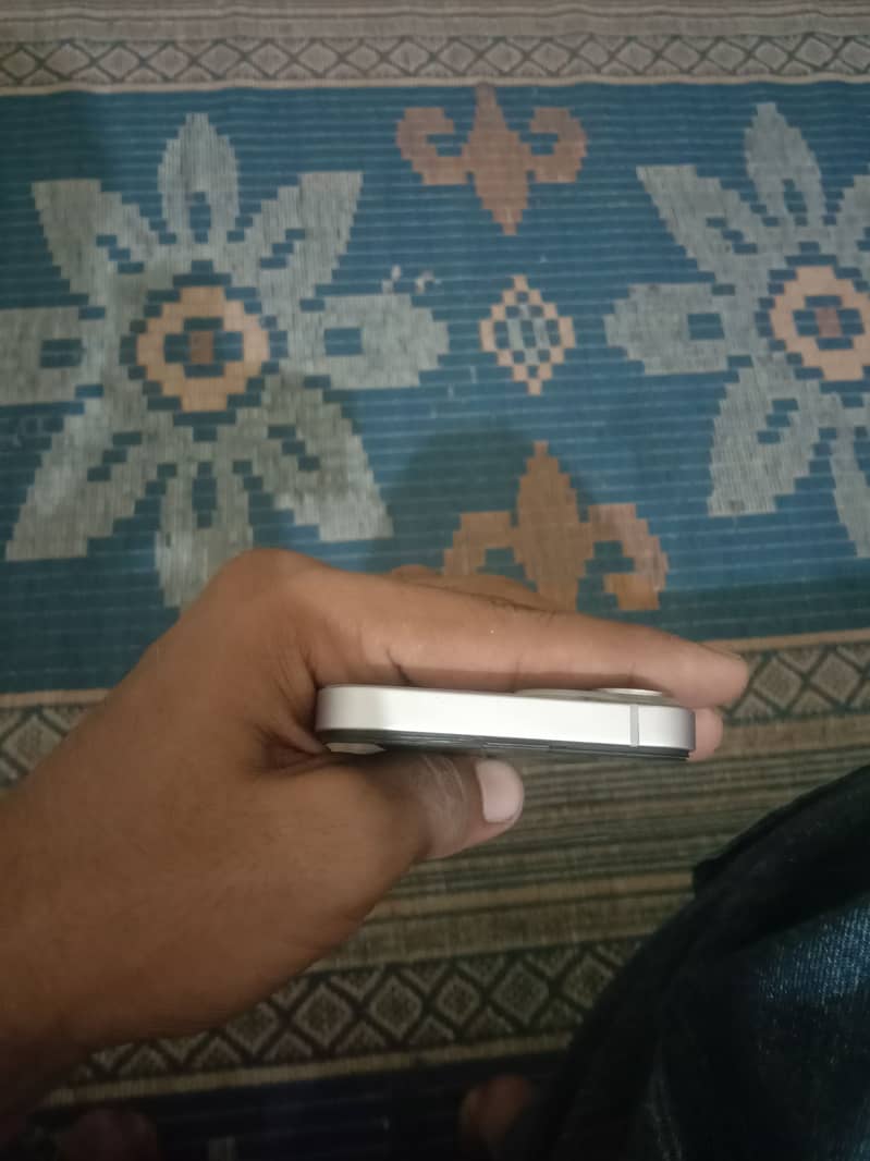 Apple iPhone 14 7