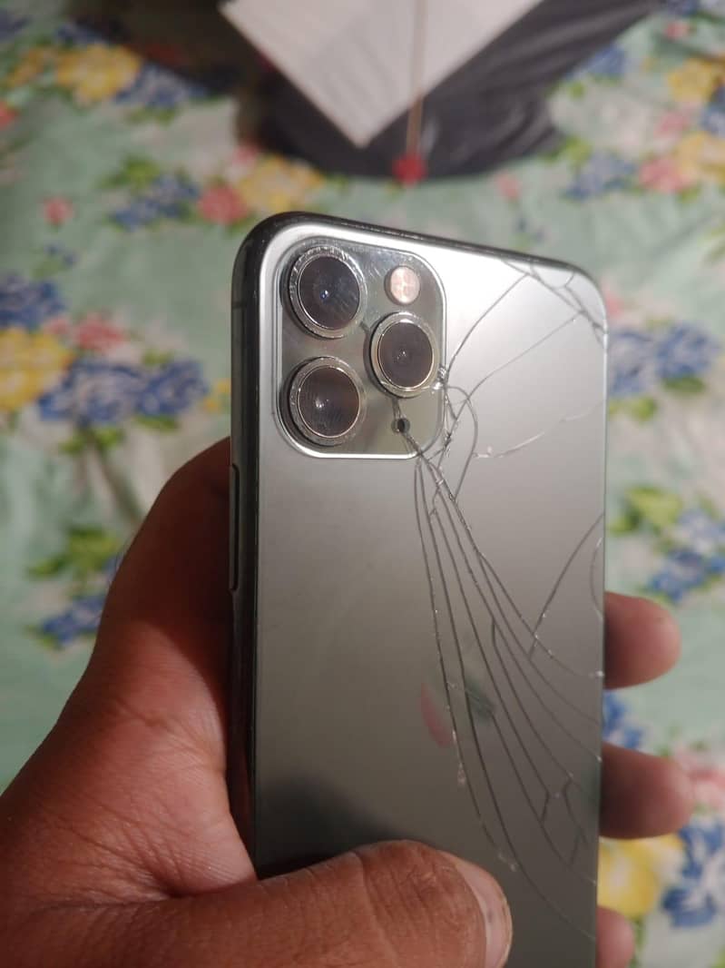 Apple iPhone 11 Pro 3