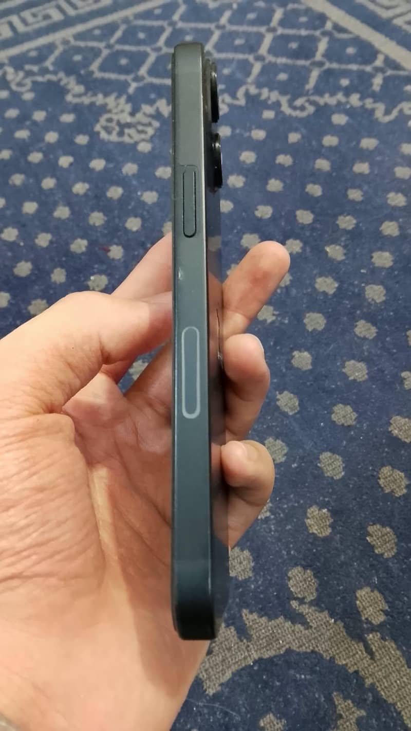 Apple iPhone 13 2