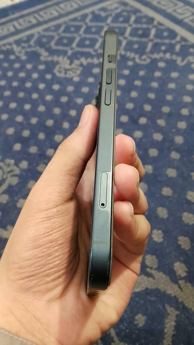 Apple iPhone 13 7
