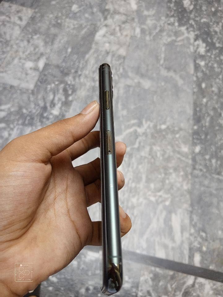 Apple iPhone 11 Pro Max 2