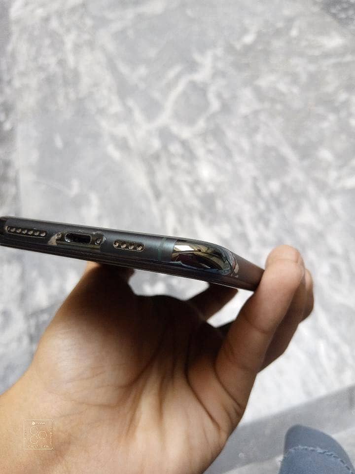 Apple iPhone 11 Pro Max 6