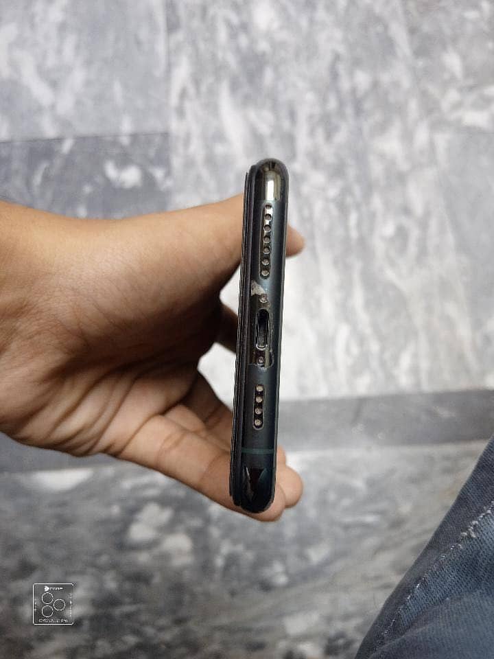 Apple iPhone 11 Pro Max 7