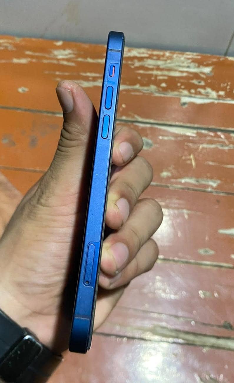 Apple iPhone 12 3