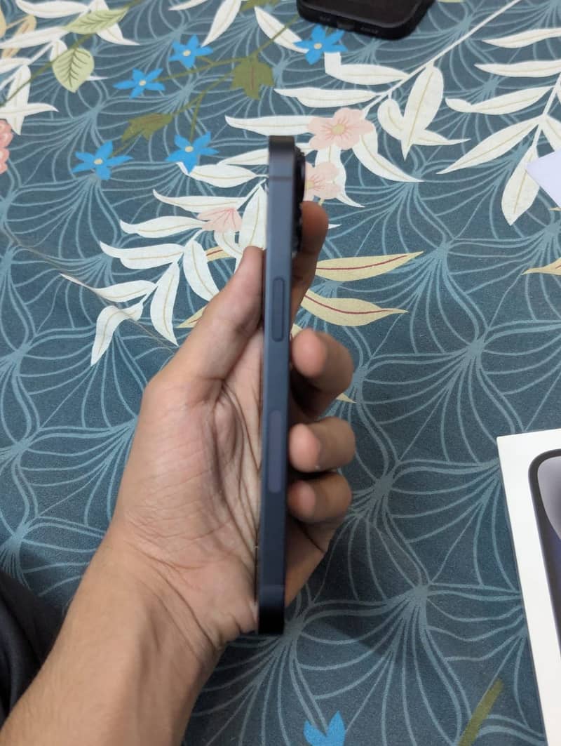 Apple iPhone 14 5