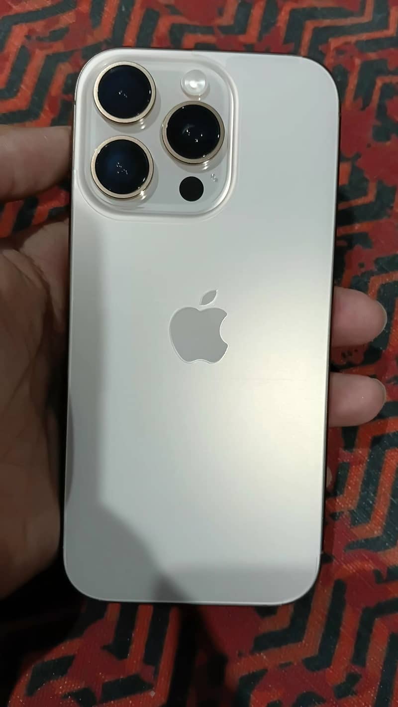 Apple iPhone 16 Pro 0