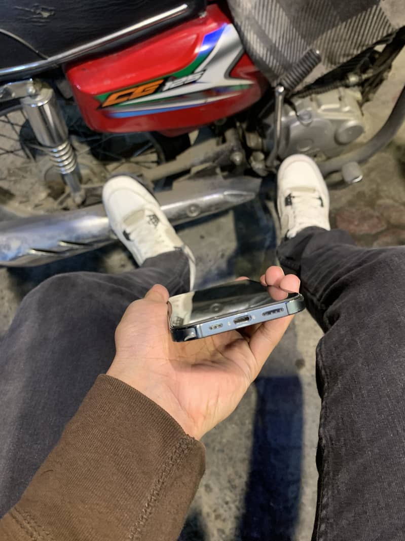 Apple iPhone 12 Pro 1