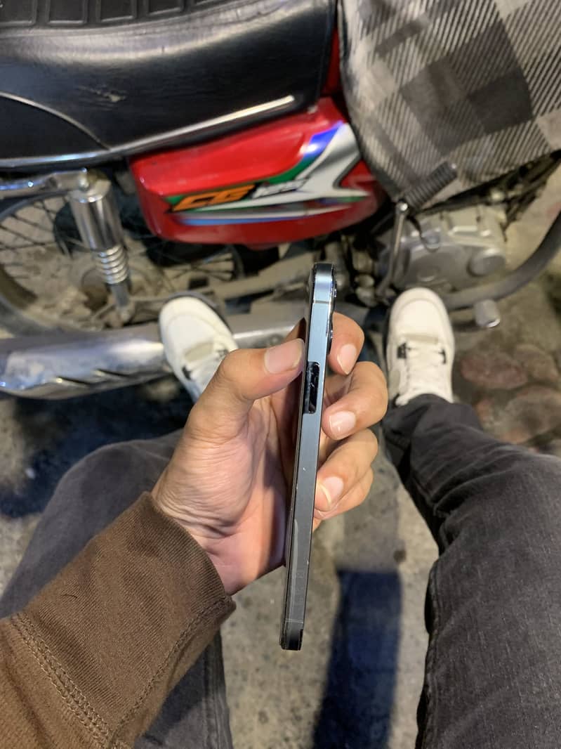 Apple iPhone 12 Pro 2