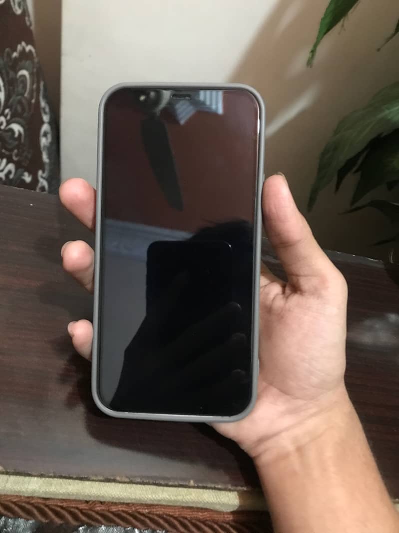 Apple iPhone 12 4
