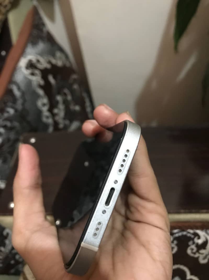 Apple iPhone 12 6