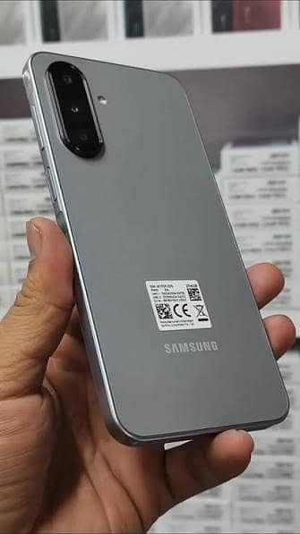 Samsung Galaxy A17 (8GB / 256GB) – Just Activated / Unboxed Gift