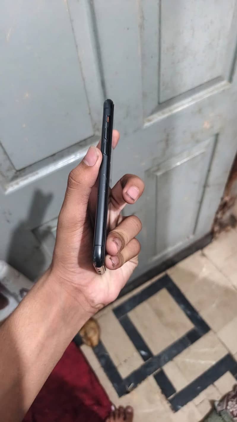 Apple iPhone 11 Pro 1