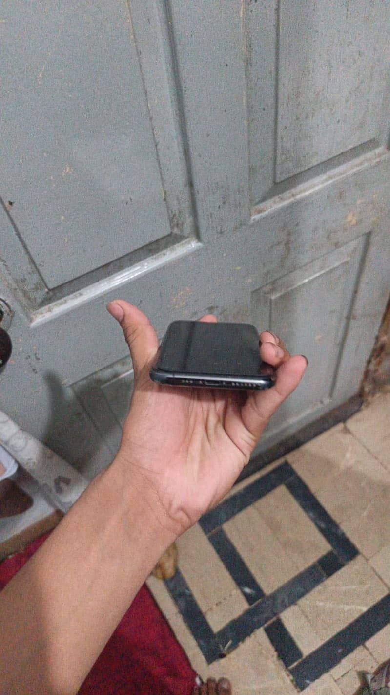 Apple iPhone 11 Pro 2