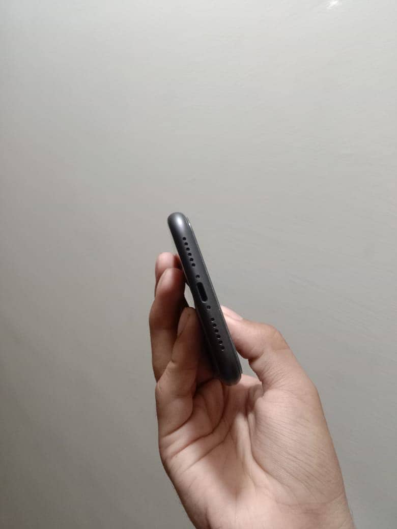 Apple iPhone 11 5