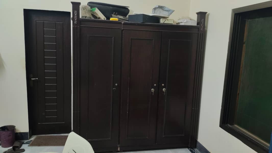 wardrobe 0