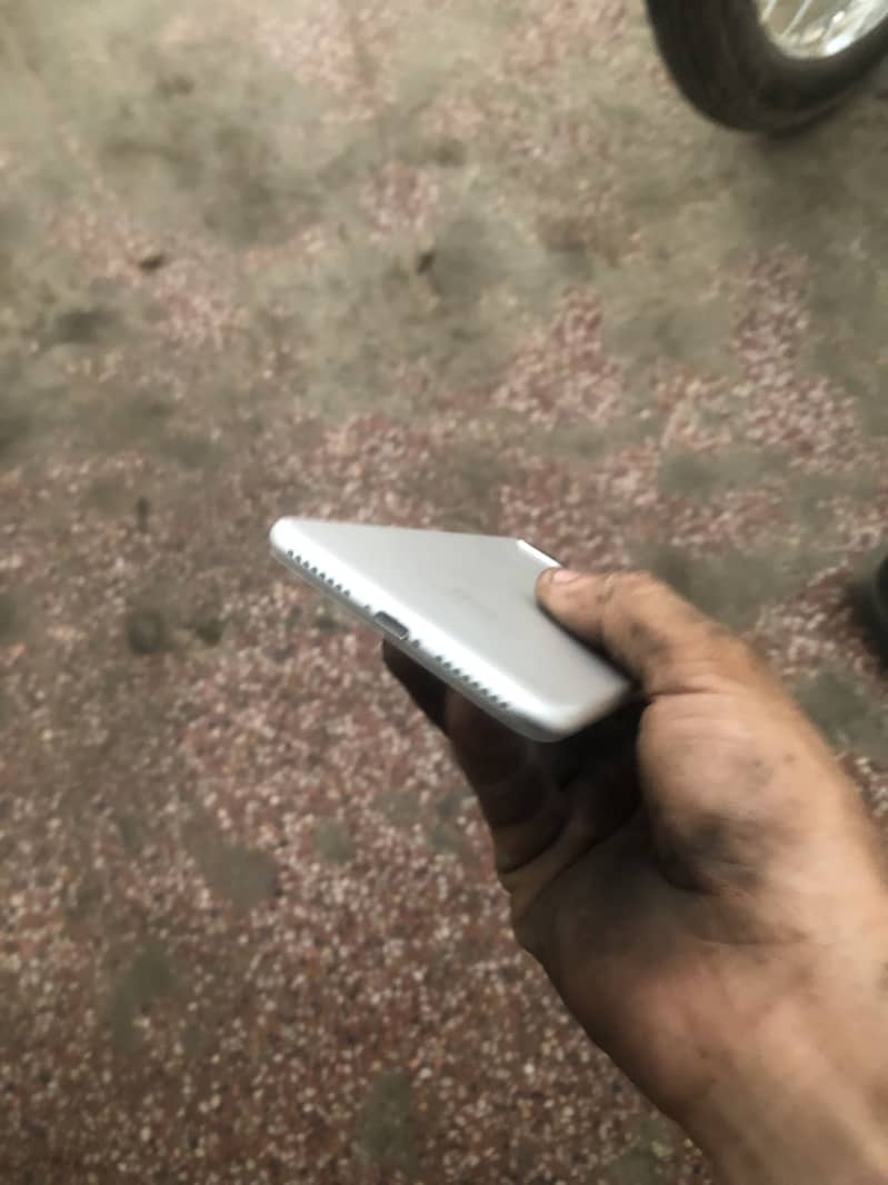 iPhone 7 plus lush condition 3