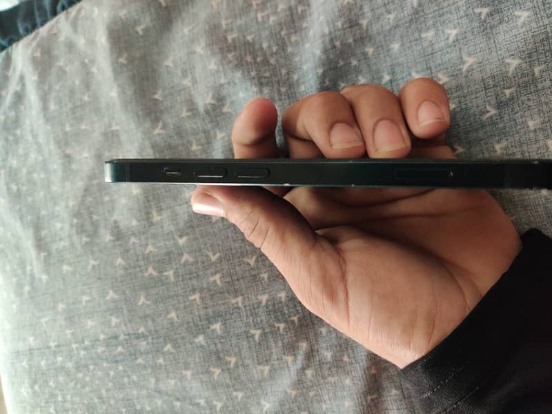 Apple iPhone 13 6